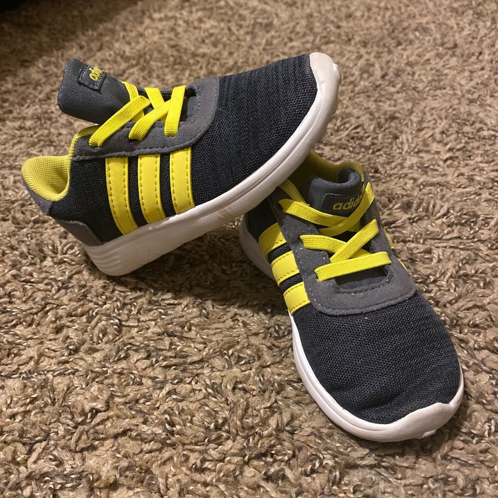Adidas boys sneaks